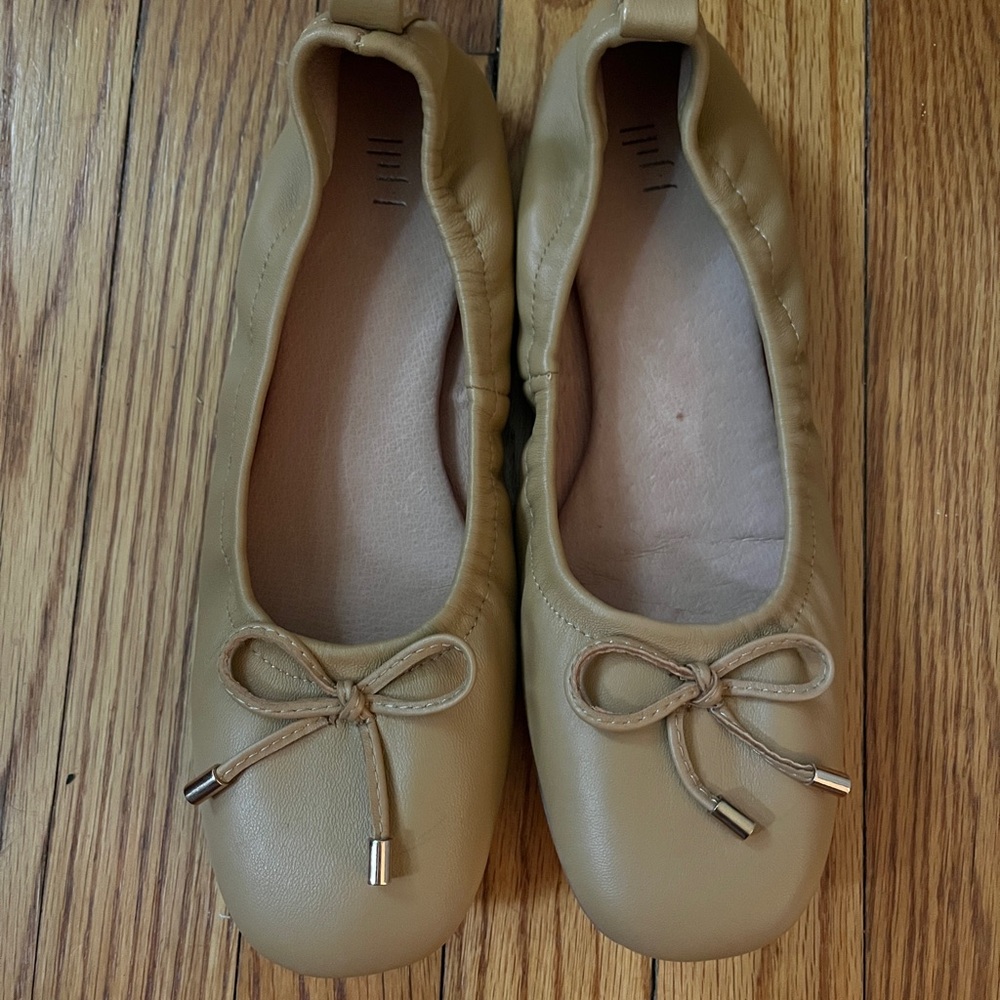 Tan leather J.Jill flats.